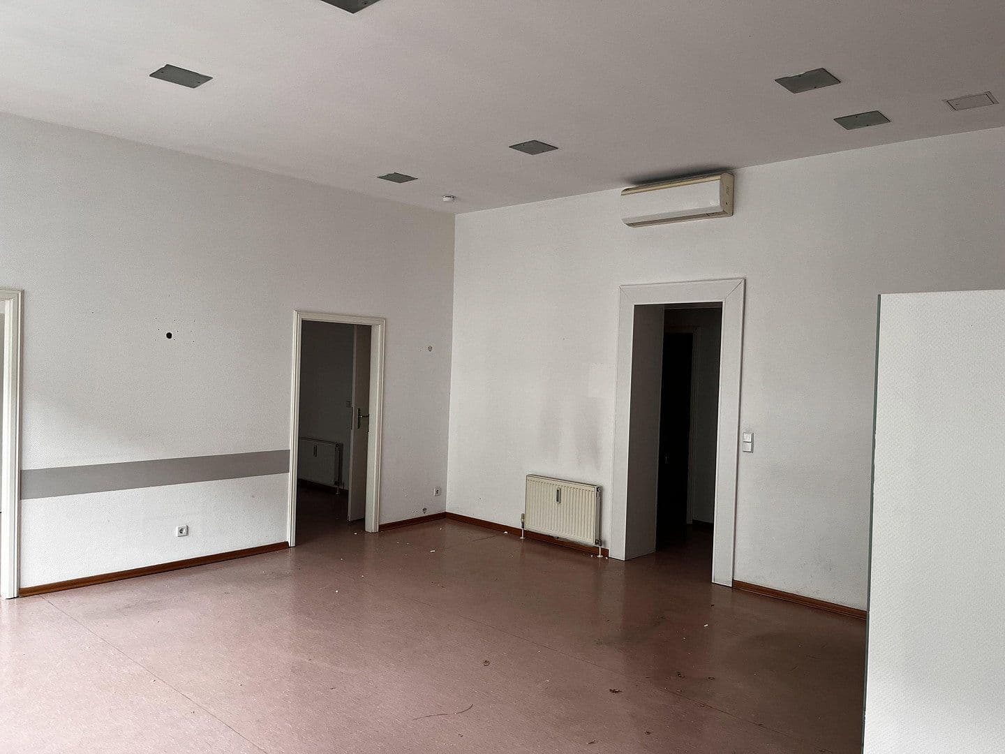 Prenájom kancelárie 116 m², Dietzgenstr. 93, Berlin, Berlín Prenájom kancelárie 116 m², Dietzgenstr. 93, Berlin, Berlín