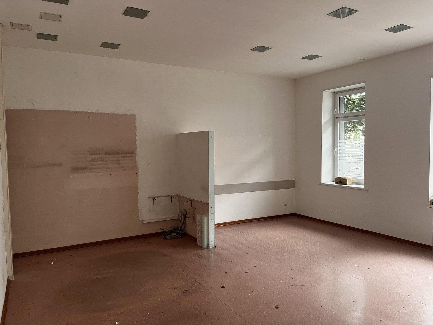 Prenájom kancelárie 116 m², Dietzgenstr. 93, Berlin, Berlín Prenájom kancelárie 116 m², Dietzgenstr. 93, Berlin, Berlín