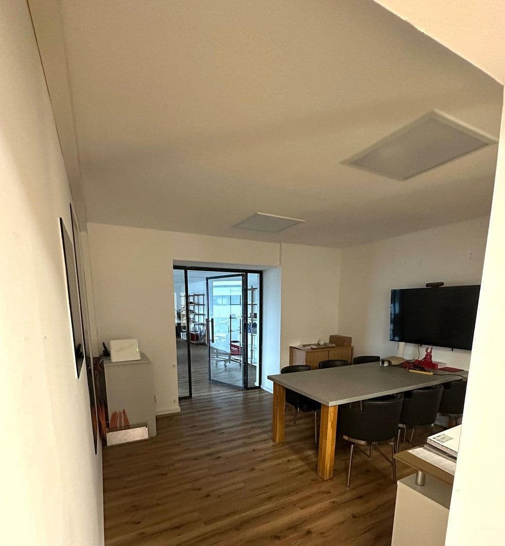 Prenájom kancelárie 298 m², Frankfurt am Main, Hesensko Prenájom kancelárie 298 m², Frankfurt am Main, Hesensko