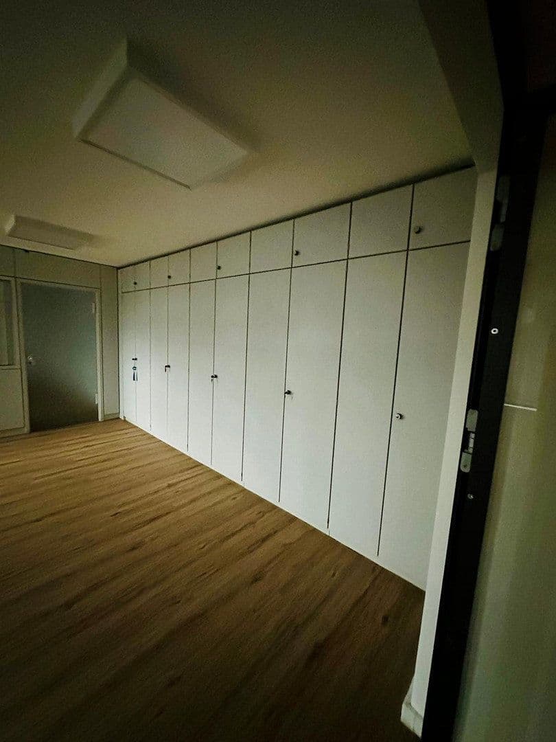 Prenájom kancelárie 298 m², Frankfurt am Main, Hesensko Prenájom kancelárie 298 m², Frankfurt am Main, Hesensko