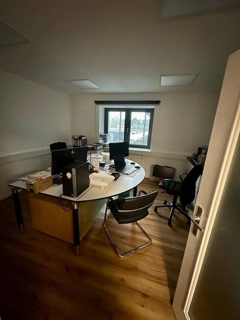 Prenájom kancelárie 298 m², Frankfurt am Main, Hesensko Prenájom kancelárie 298 m², Frankfurt am Main, Hesensko