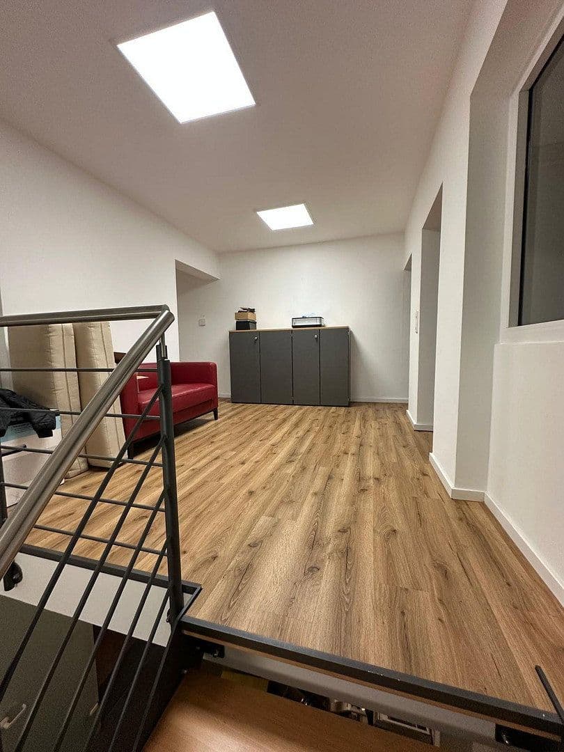 Prenájom kancelárie 298 m², Frankfurt am Main, Hesensko Prenájom kancelárie 298 m², Frankfurt am Main, Hesensko