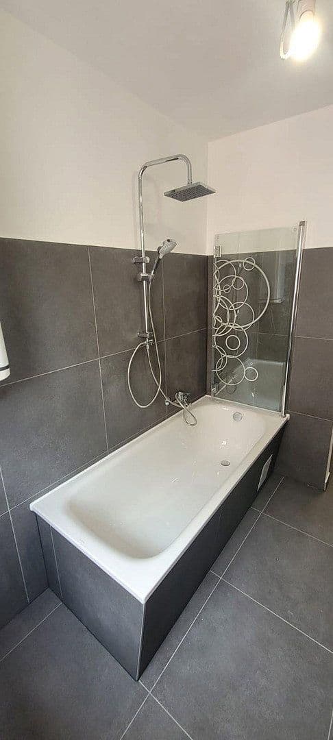 Prenájom bytu 5-izbový 112 m², Neumärker Straße 7, Helmstedt, Dolné Sasko Prenájom bytu 5-izbový 112 m², Neumärker Straße 7, Helmstedt, Dolné Sasko