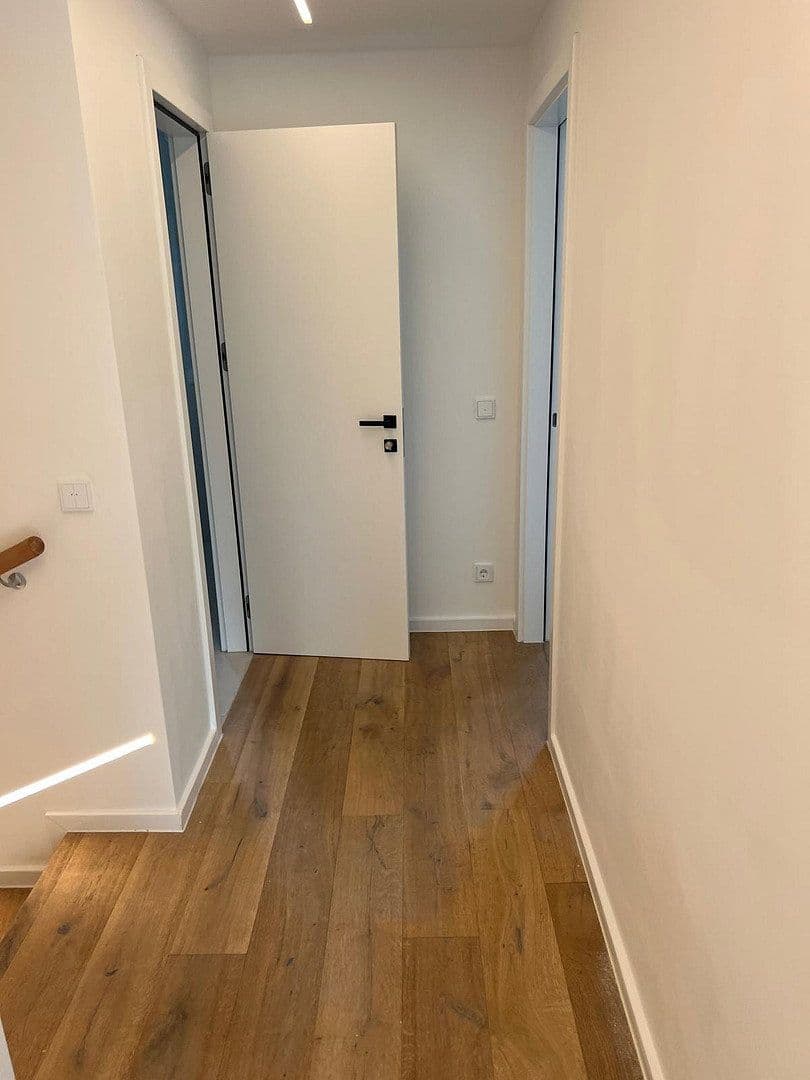 Predaj domu 212 m², pozemek 182 m², Am Blumenfeld 23 A, Meerbusch, Severné Porýnie - Westfálsko Predaj domu 212 m², pozemek 182 m², Am Blumenfeld 23 A, Meerbusch, Severné Porýnie - Westfálsko