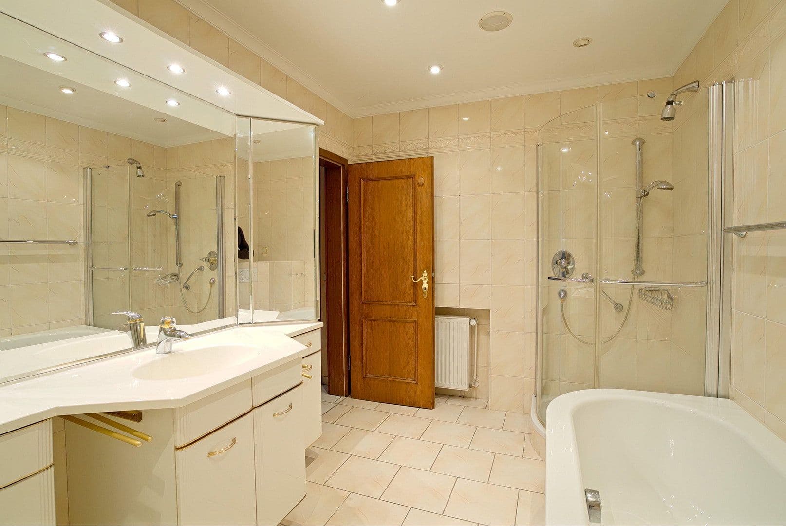 Prenájom bytu 4-izbový 166 m², Uferallee 16, Bad Bevensen, Dolné Sasko Prenájom bytu 4-izbový 166 m², Uferallee 16, Bad Bevensen, Dolné Sasko