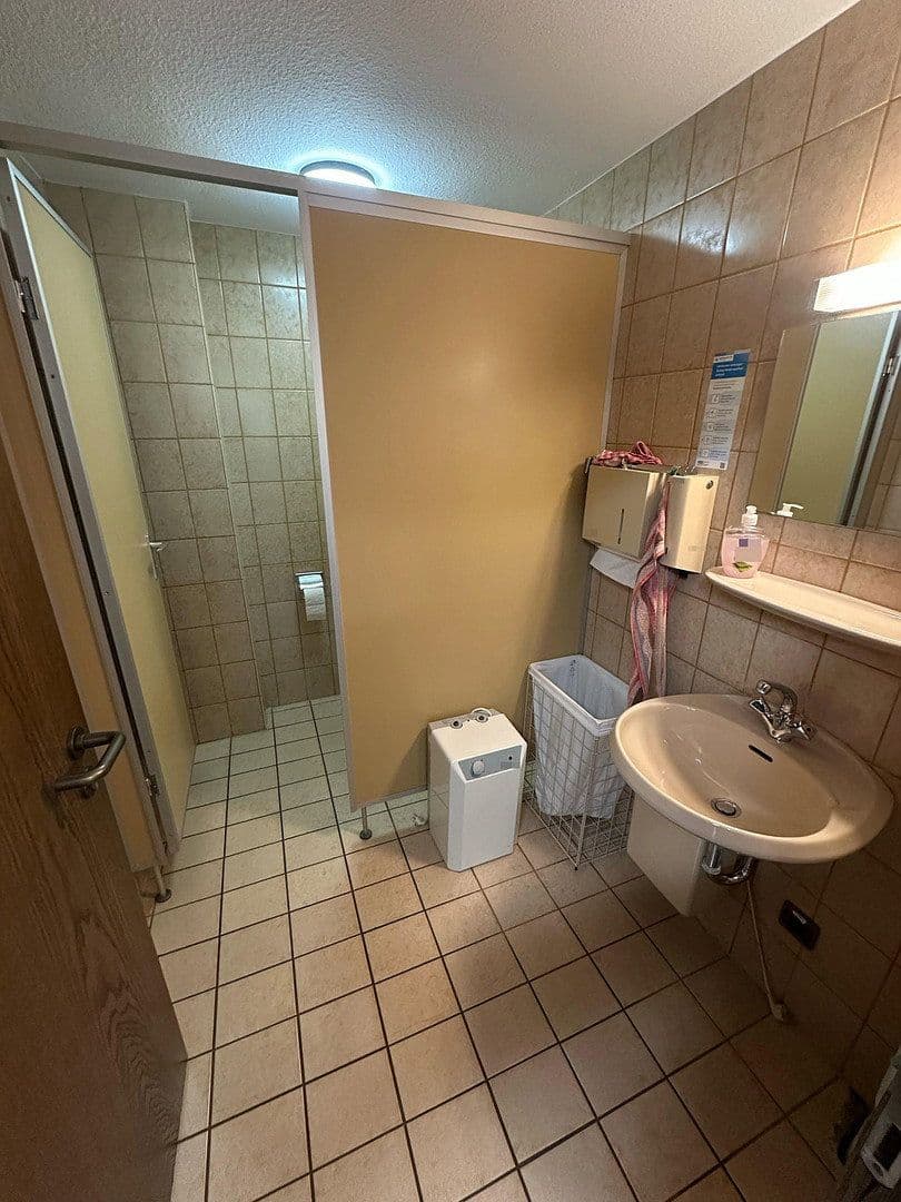 Prenájom nebytového priestoru 198 m², Weinstraße 41, Wachenheim an der Weinstraße, Porýnie-Falcko Prenájom nebytového priestoru 198 m², Weinstraße 41, Wachenheim an der Weinstraße, Porýnie-Falcko