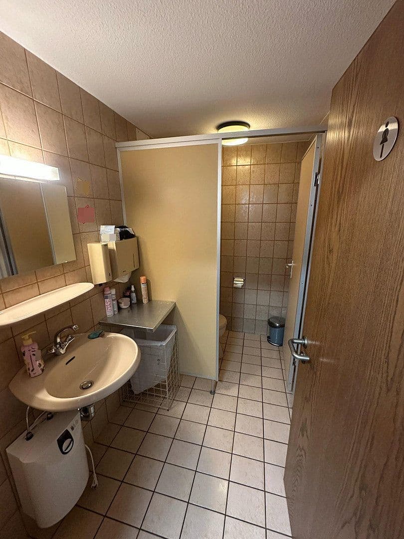 Prenájom nebytového priestoru 198 m², Weinstraße 41, Wachenheim an der Weinstraße, Porýnie-Falcko Prenájom nebytového priestoru 198 m², Weinstraße 41, Wachenheim an der Weinstraße, Porýnie-Falcko