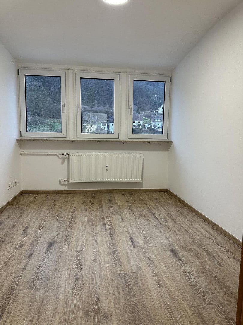 Prenájom bytu 3-izbový 94 m², Badstr. 131, Egloffstein, Bavorsko Prenájom bytu 3-izbový 94 m², Badstr. 131, Egloffstein, Bavorsko