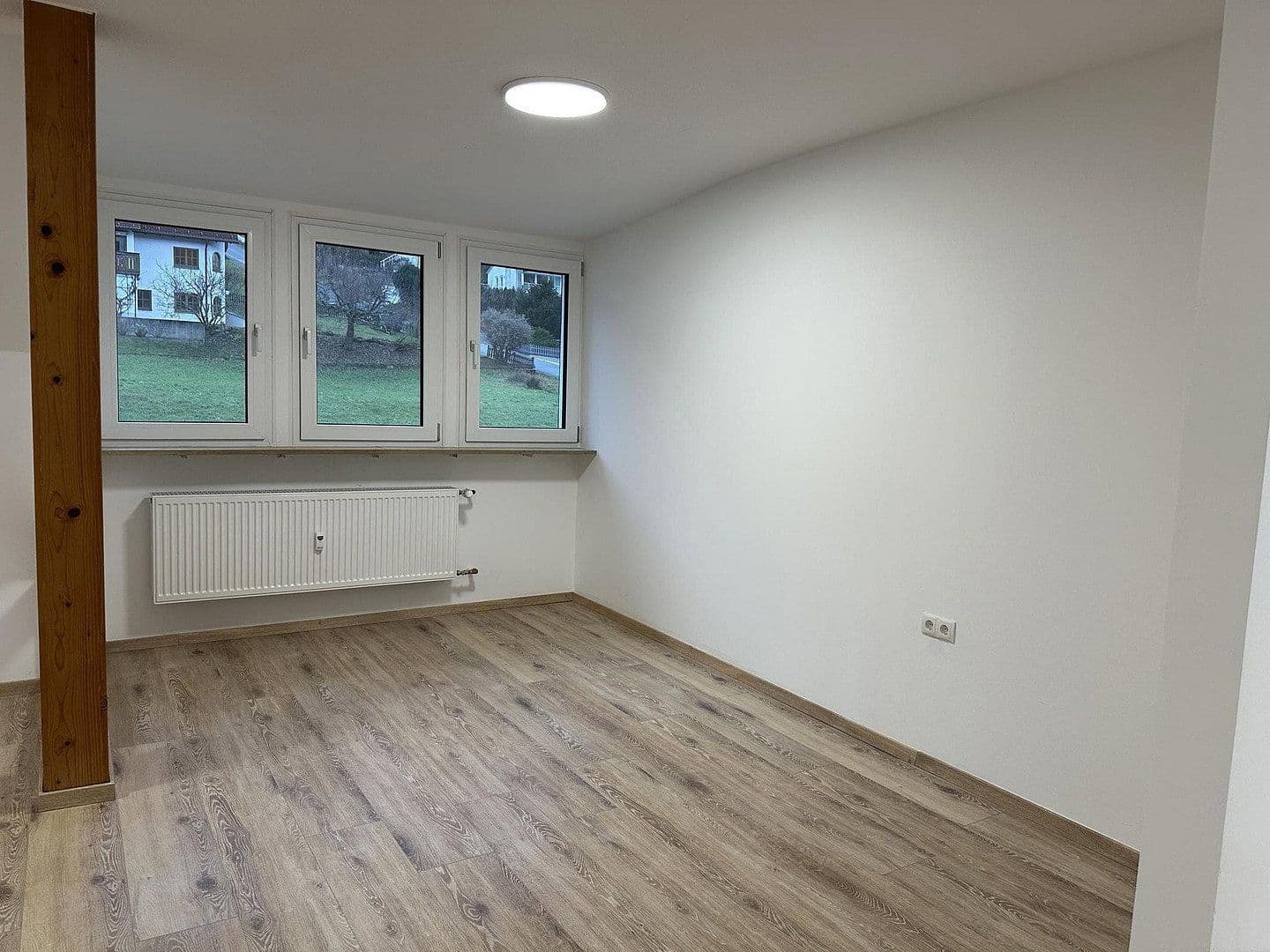 Prenájom bytu 3-izbový 94 m², Badstr. 131, Egloffstein, Bavorsko Prenájom bytu 3-izbový 94 m², Badstr. 131, Egloffstein, Bavorsko