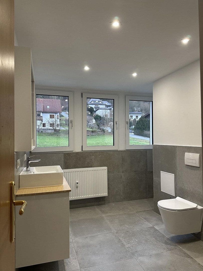 Prenájom bytu 3-izbový 94 m², Badstr. 131, Egloffstein, Bavorsko Prenájom bytu 3-izbový 94 m², Badstr. 131, Egloffstein, Bavorsko