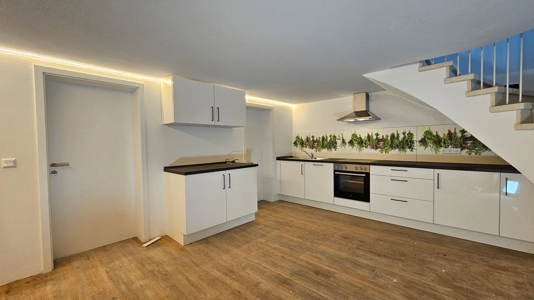 Prenájom bytu 5-izbový 160 m², Bahnhofstraße 18/3, Salem, Bádensko-Wurttembersko Prenájom bytu 5-izbový 160 m², Bahnhofstraße 18/3, Salem, Bádensko-Wurttembersko