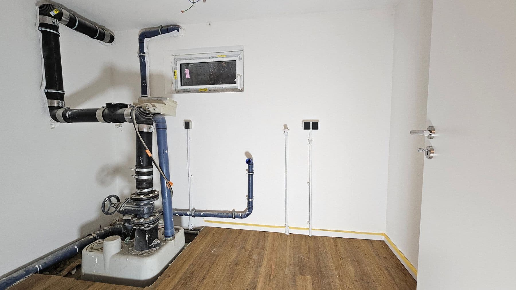 Prenájom bytu 5-izbový 160 m², Bahnhofstraße 18/3, Salem, Bádensko-Wurttembersko Prenájom bytu 5-izbový 160 m², Bahnhofstraße 18/3, Salem, Bádensko-Wurttembersko
