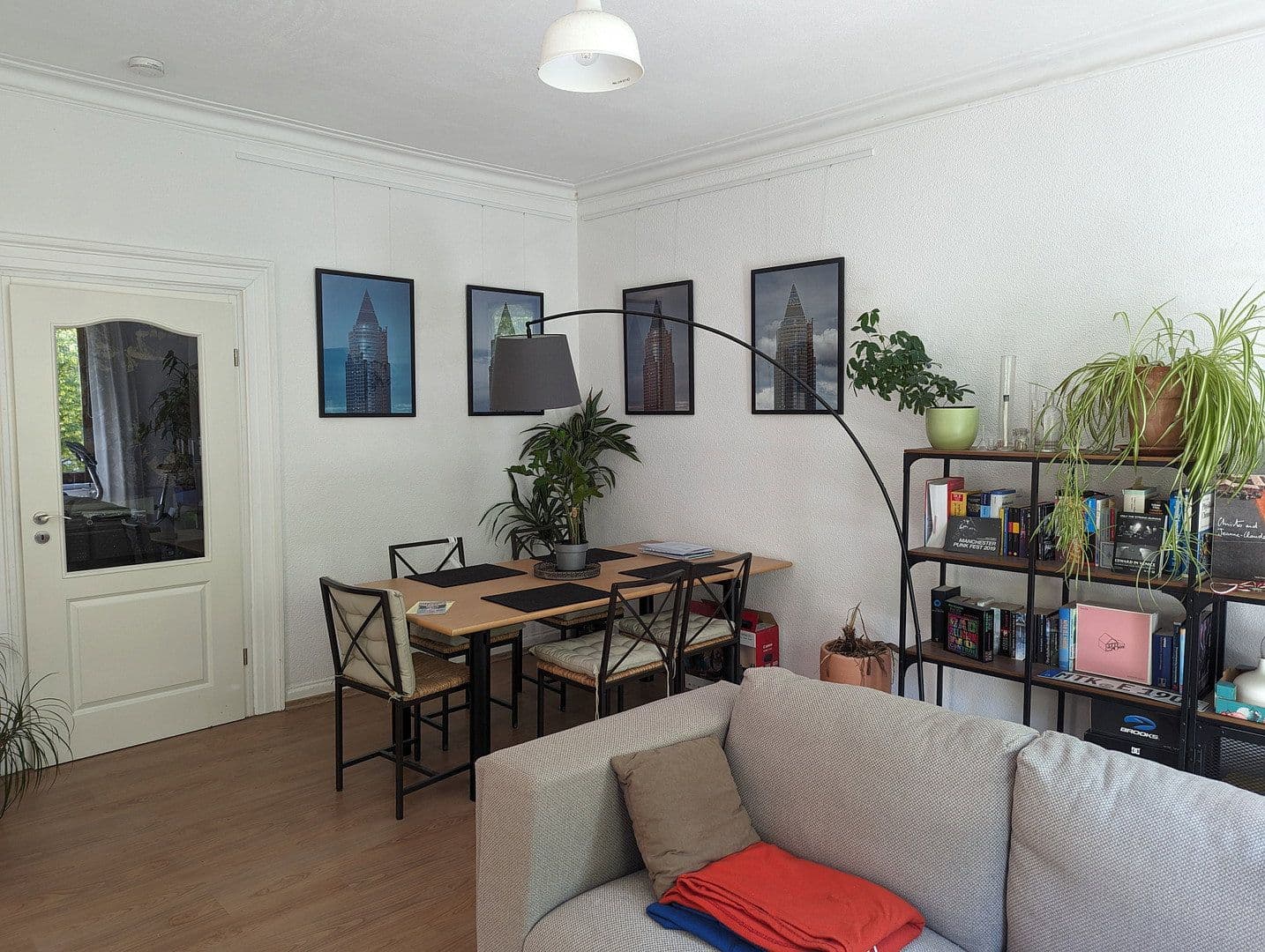 Prenájom bytu 2-izbový 65 m², Bahnhofstraße 9, Rottenburg am Neckar, Bádensko-Wurttembersko Prenájom bytu 2-izbový 65 m², Bahnhofstraße 9, Rottenburg am Neckar, Bádensko-Wurttembersko