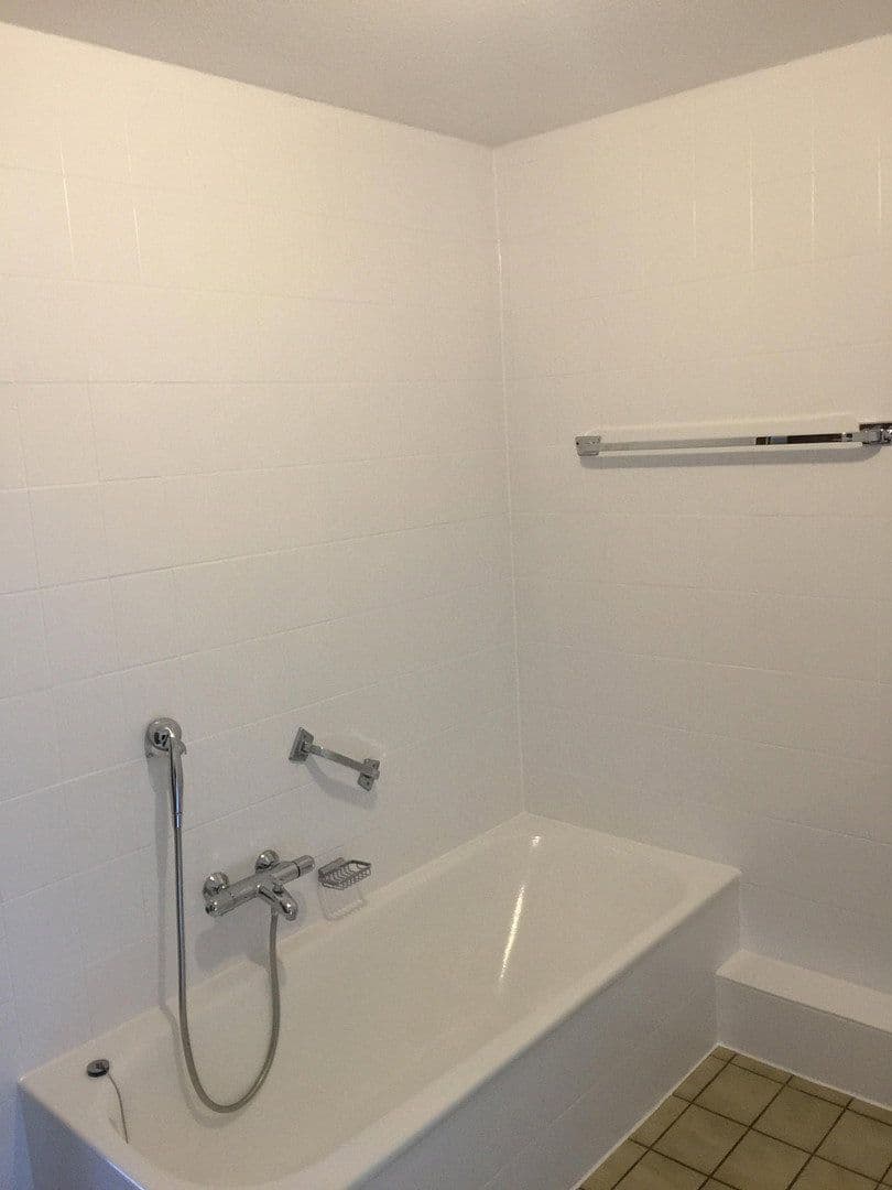 Prenájom bytu 3-izbový 86 m², Bruchsal, Bádensko-Wurttembersko Prenájom bytu 3-izbový 86 m², Bruchsal, Bádensko-Wurttembersko