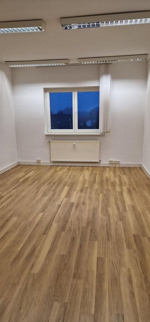 Prenájom kancelárie 77 m², Berliner Strasse 109 B, Oranienburg, Brandenbursko Prenájom kancelárie 77 m², Berliner Strasse 109 B, Oranienburg, Brandenbursko