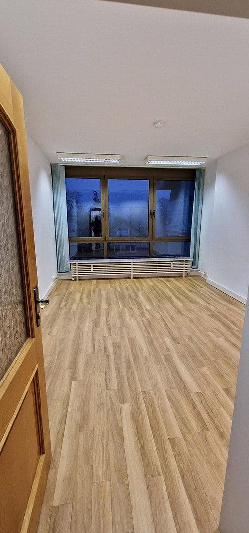 Prenájom kancelárie 77 m², Berliner Strasse 109 B, Oranienburg, Brandenbursko Prenájom kancelárie 77 m², Berliner Strasse 109 B, Oranienburg, Brandenbursko