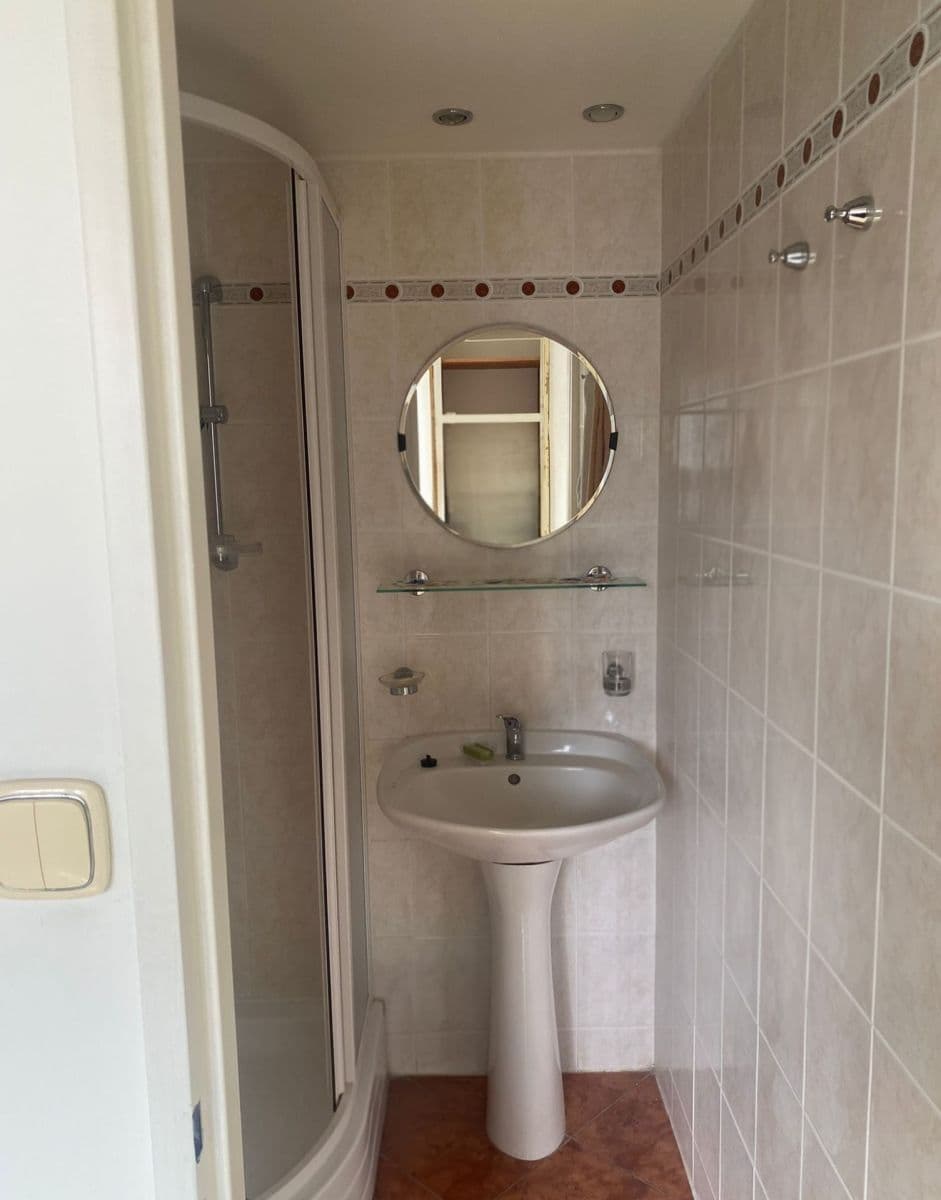 Predaj bytu 3-izbový 60 m², Lidická, Karlovy Vary, Karlovarský kraj Predaj bytu 3-izbový 60 m², Lidická, Karlovy Vary, Karlovarský kraj