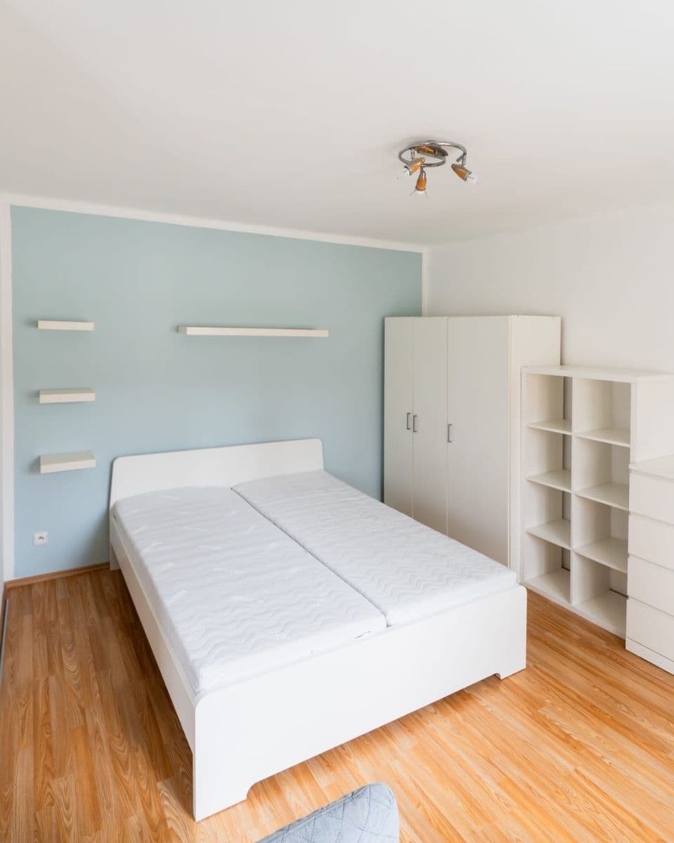 Prenájom bytu 1-izbový 30 m², Vodárenská, Kladno, Středočeský kraj Prenájom bytu 1-izbový 30 m², Vodárenská, Kladno, Středočeský kraj