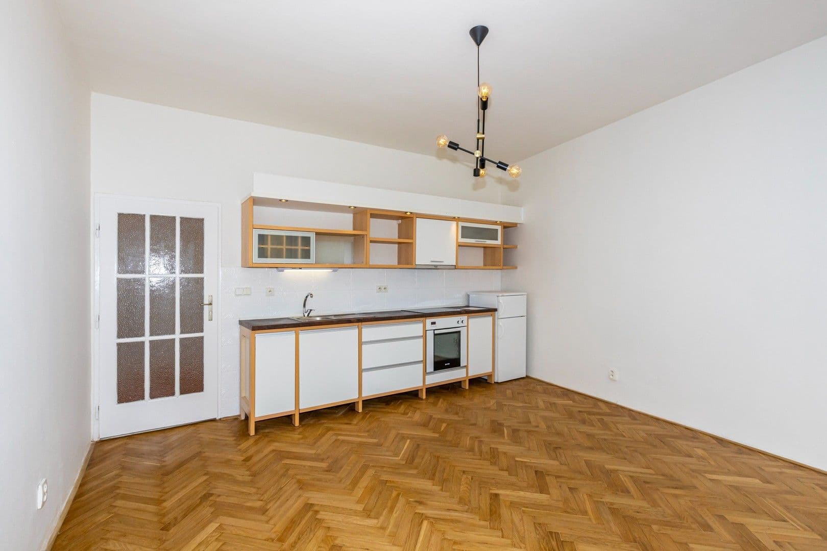 Prenájom bytu 2-izbový 43 m², Nádražní, Praha, Praha Prenájom bytu 2-izbový 43 m², Nádražní, Praha, Praha