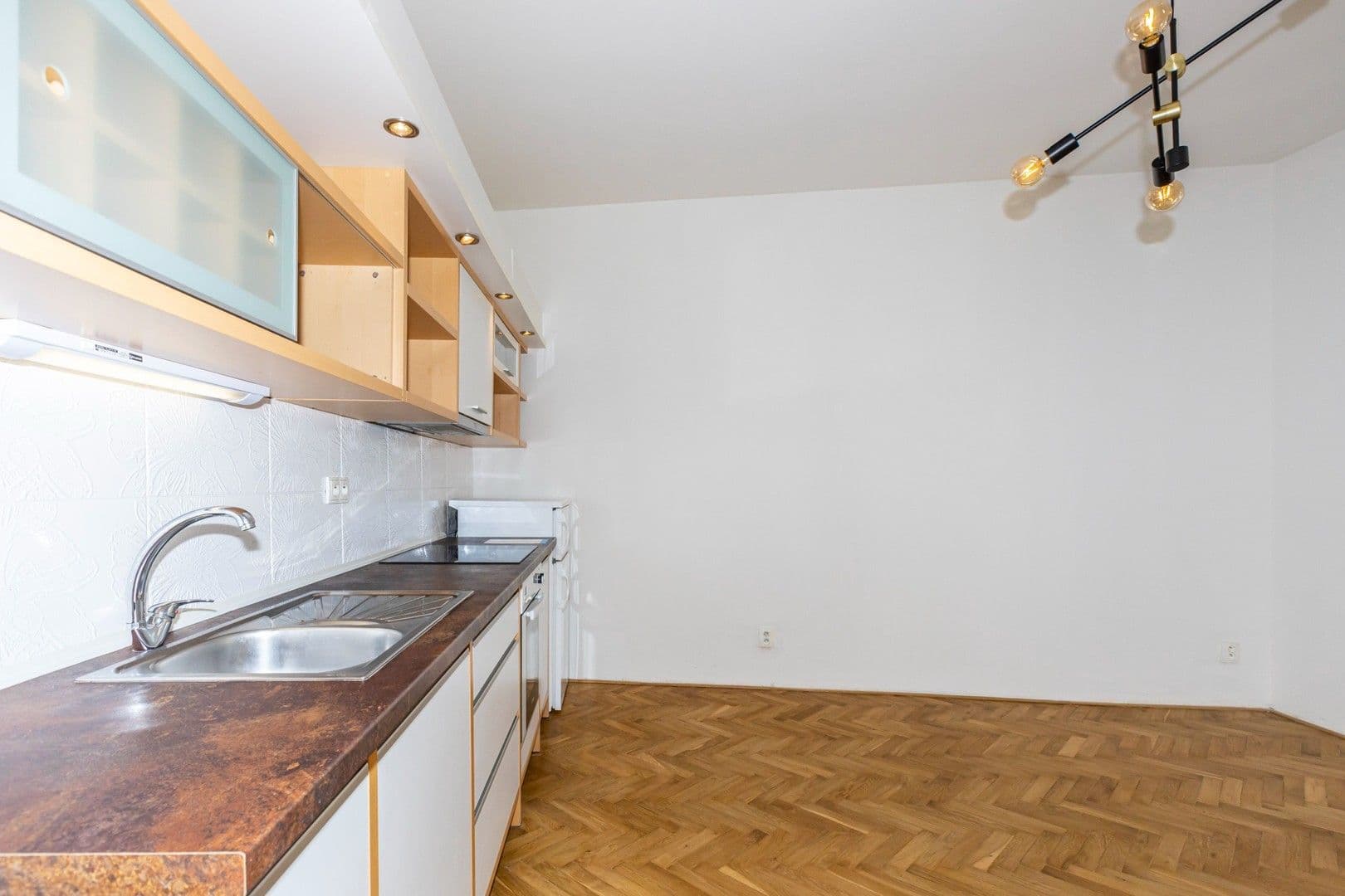 Prenájom bytu 2-izbový 43 m², Nádražní, Praha, Praha Prenájom bytu 2-izbový 43 m², Nádražní, Praha, Praha