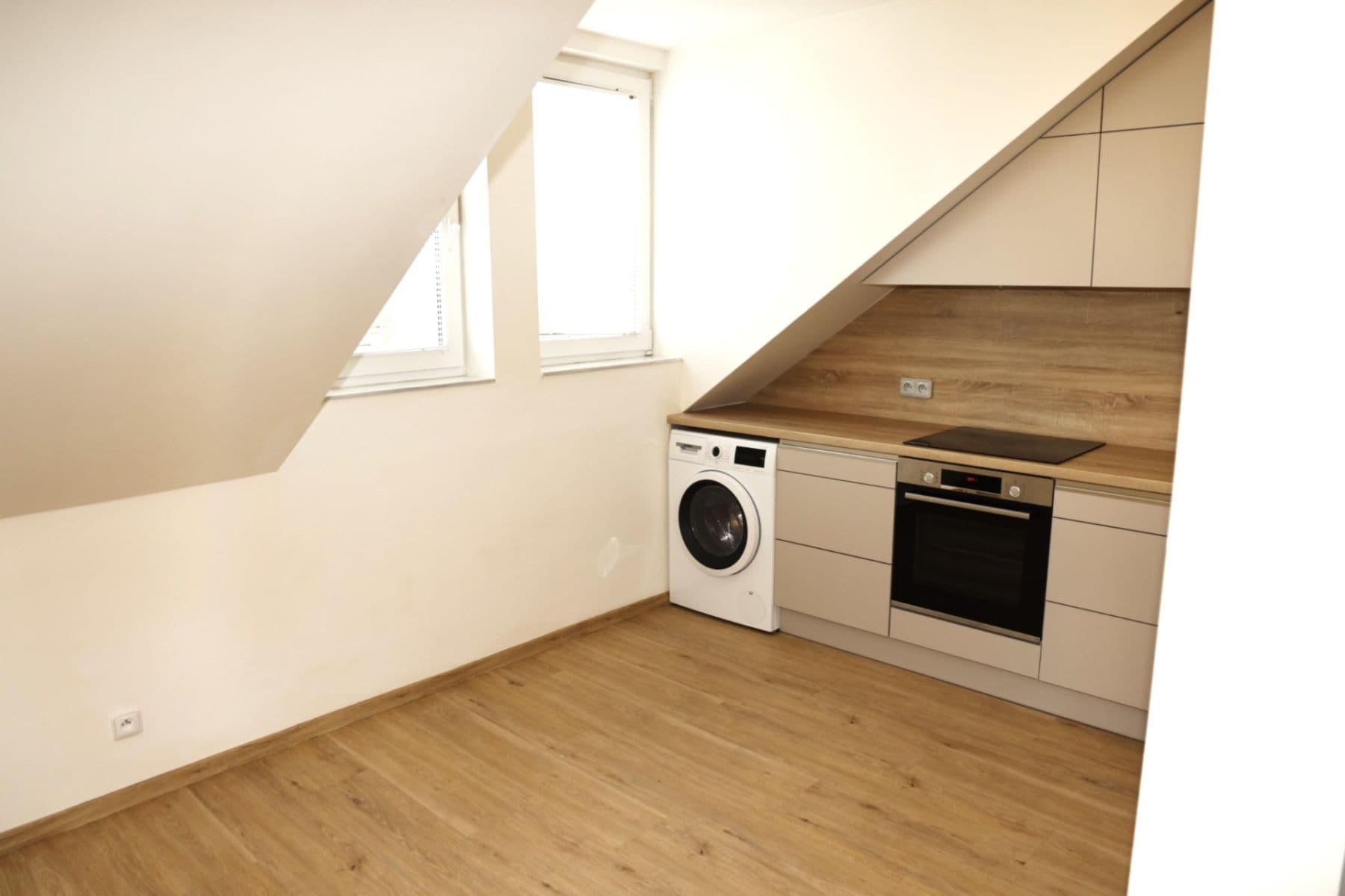 Prenájom bytu 1-izbový 30 m², Šatrova, Praha, Praha Prenájom bytu 1-izbový 30 m², Šatrova, Praha, Praha