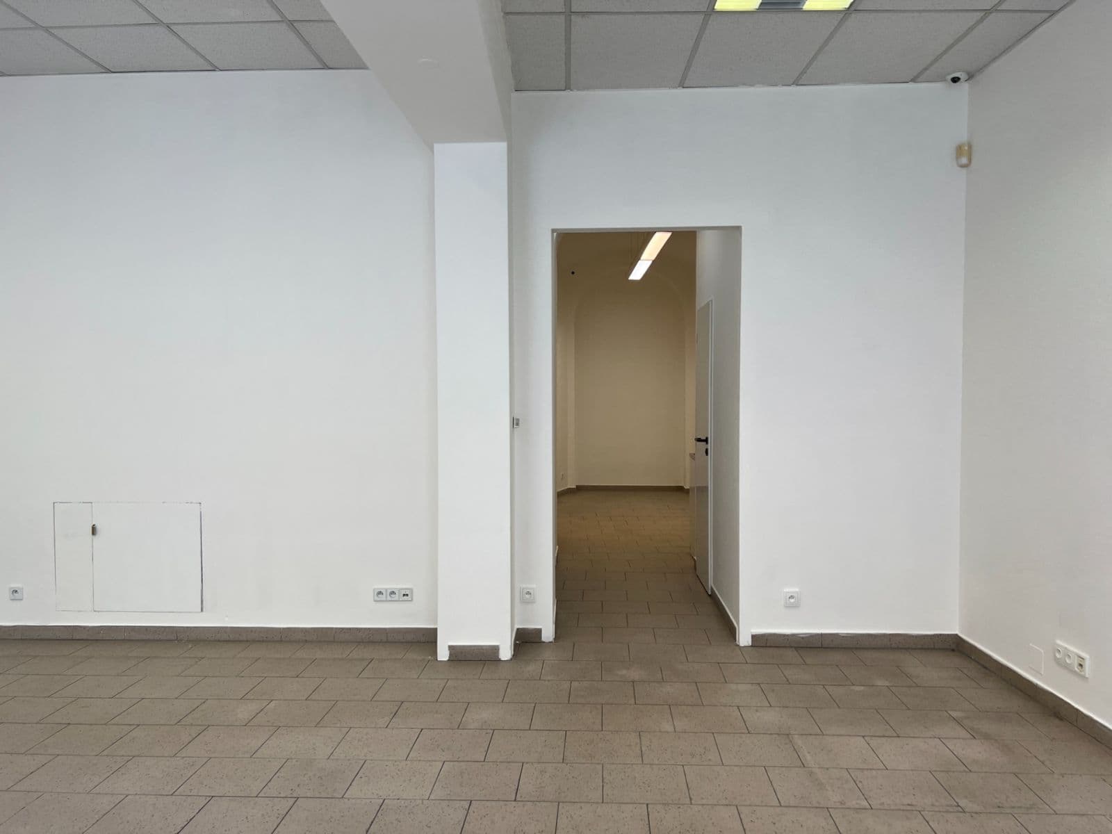 Prenájom nebytového priestoru 55 m², Plzeňská, Praha, Praha Prenájom nebytového priestoru 55 m², Plzeňská, Praha, Praha