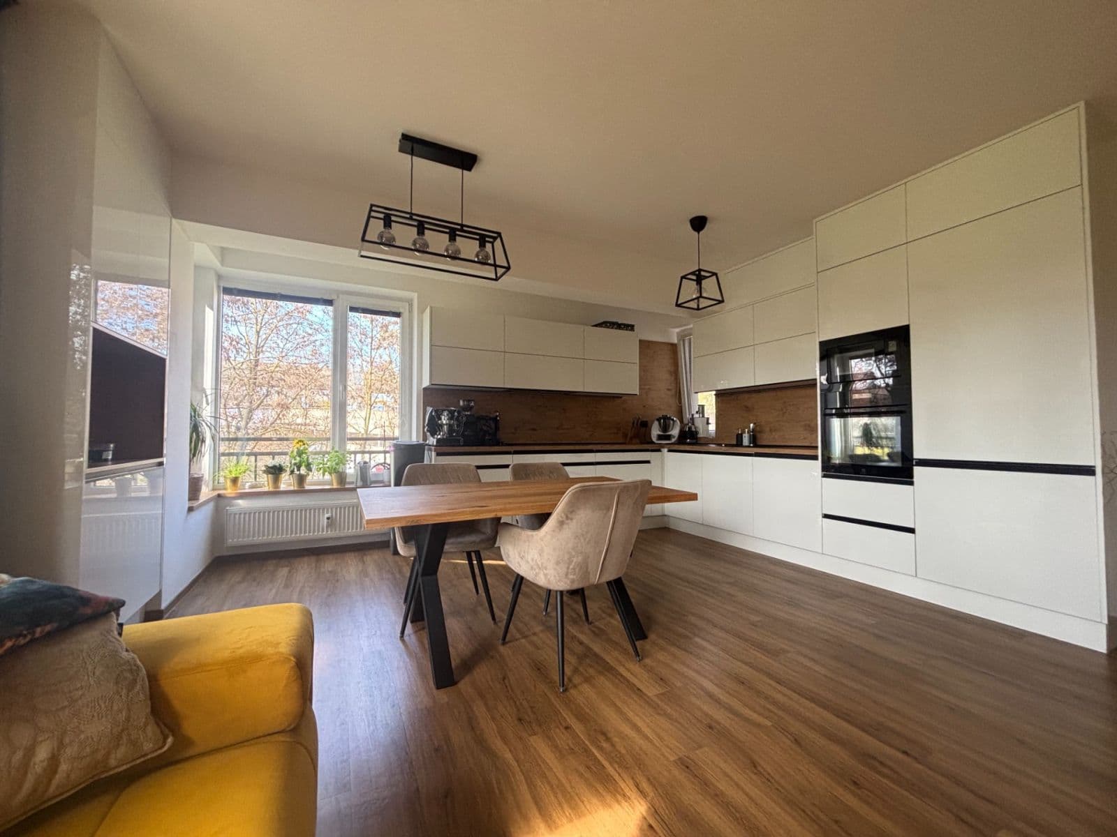 Predaj bytu 3-izbový 96 m², U Ježíška, Plzeň, Plzeňský kraj Predaj bytu 3-izbový 96 m², U Ježíška, Plzeň, Plzeňský kraj