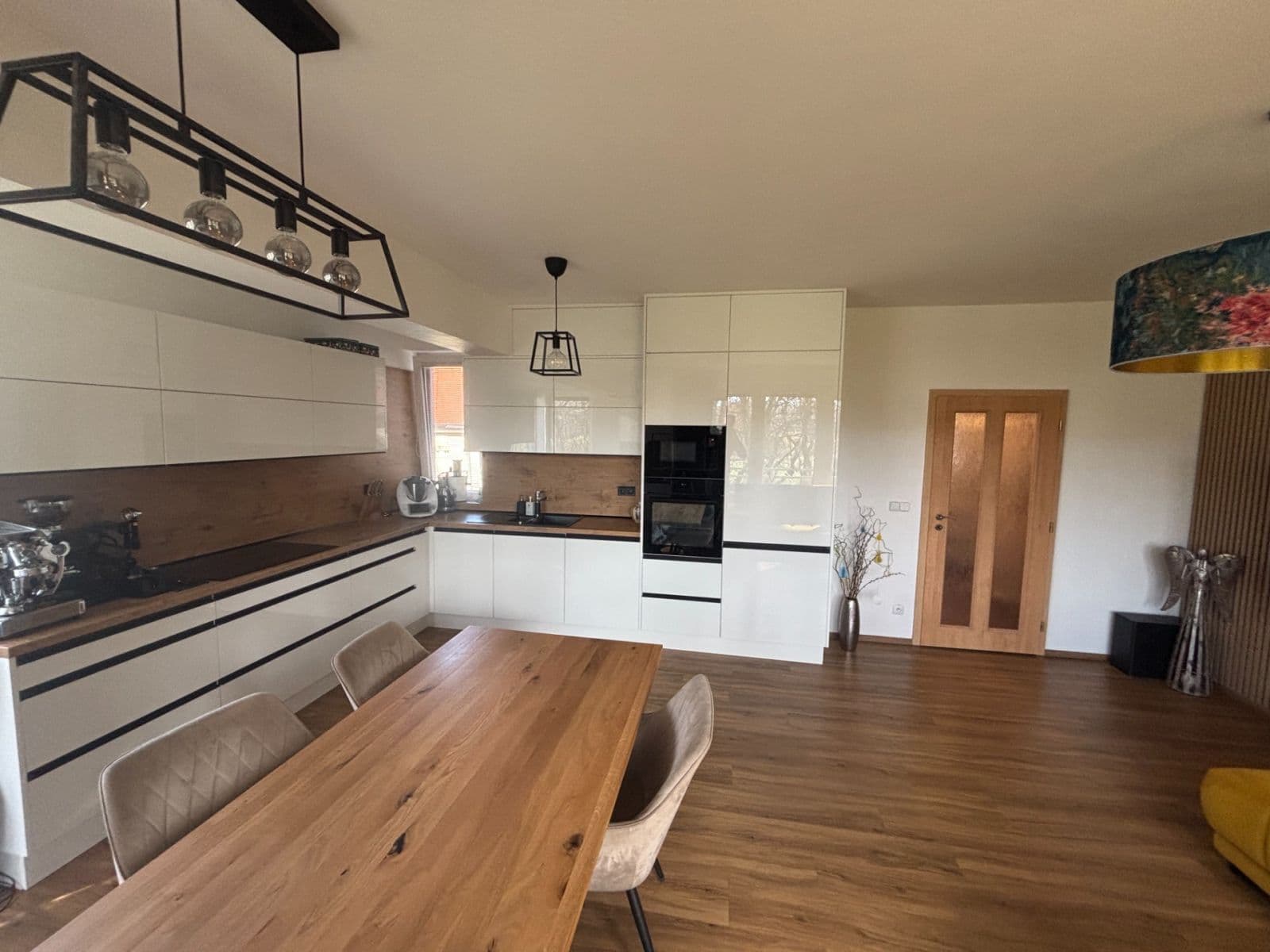 Predaj bytu 3-izbový 96 m², U Ježíška, Plzeň, Plzeňský kraj Predaj bytu 3-izbový 96 m², U Ježíška, Plzeň, Plzeňský kraj