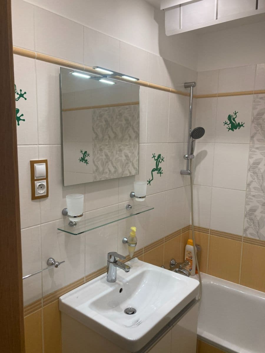 Prenájom bytu 4-izbový 90 m², Pertoldova, Praha, Praha Prenájom bytu 4-izbový 90 m², Pertoldova, Praha, Praha