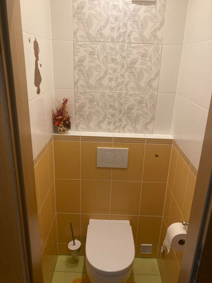 Prenájom bytu 4-izbový 90 m², Pertoldova, Praha, Praha Prenájom bytu 4-izbový 90 m², Pertoldova, Praha, Praha