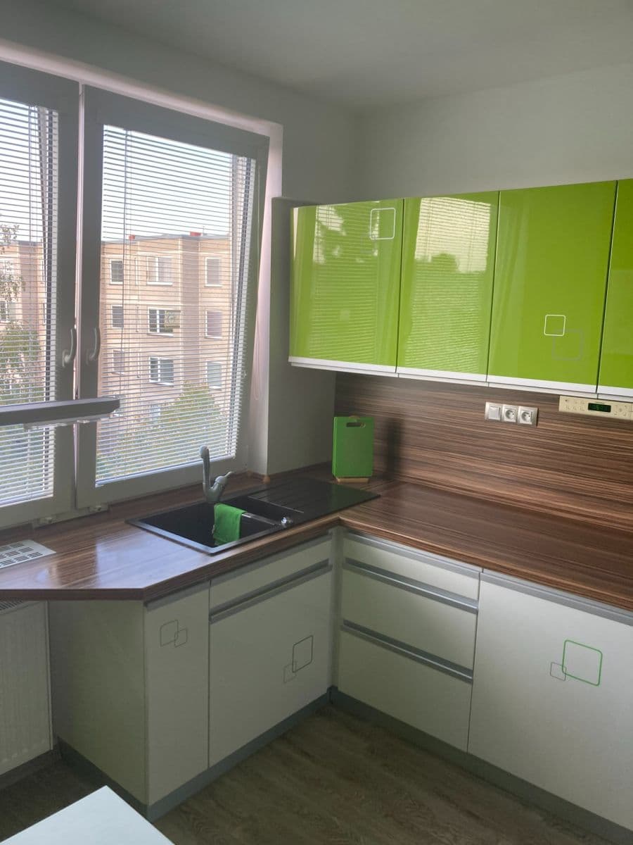 Prenájom bytu 4-izbový 90 m², Pertoldova, Praha, Praha Prenájom bytu 4-izbový 90 m², Pertoldova, Praha, Praha