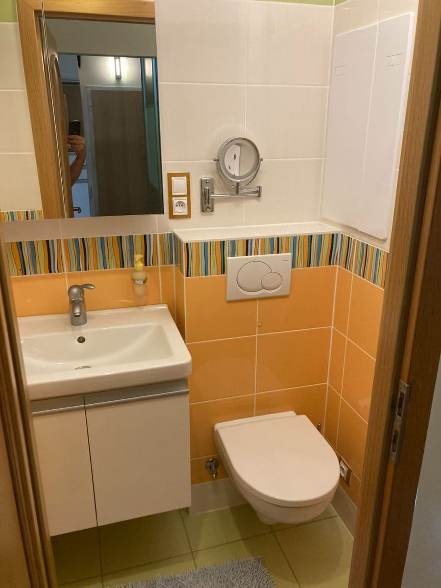 Prenájom bytu 4-izbový 90 m², Pertoldova, Praha, Praha Prenájom bytu 4-izbový 90 m², Pertoldova, Praha, Praha