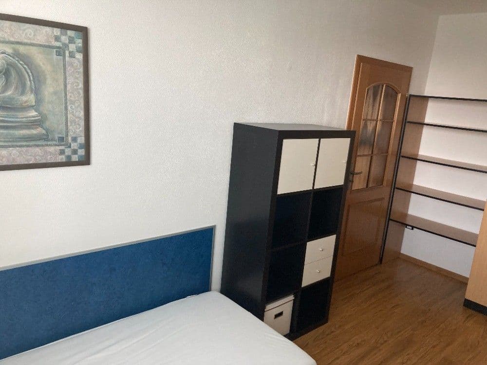 Prenájom bytu 4-izbový 90 m², Pertoldova, Praha, Praha Prenájom bytu 4-izbový 90 m², Pertoldova, Praha, Praha