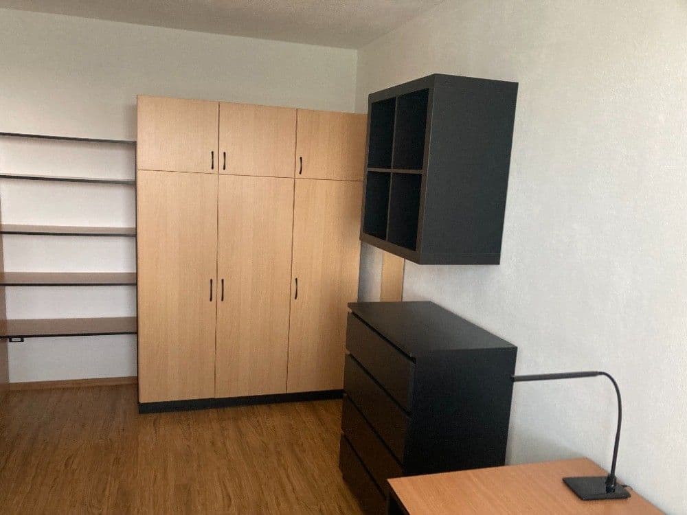 Prenájom bytu 4-izbový 90 m², Pertoldova, Praha, Praha Prenájom bytu 4-izbový 90 m², Pertoldova, Praha, Praha