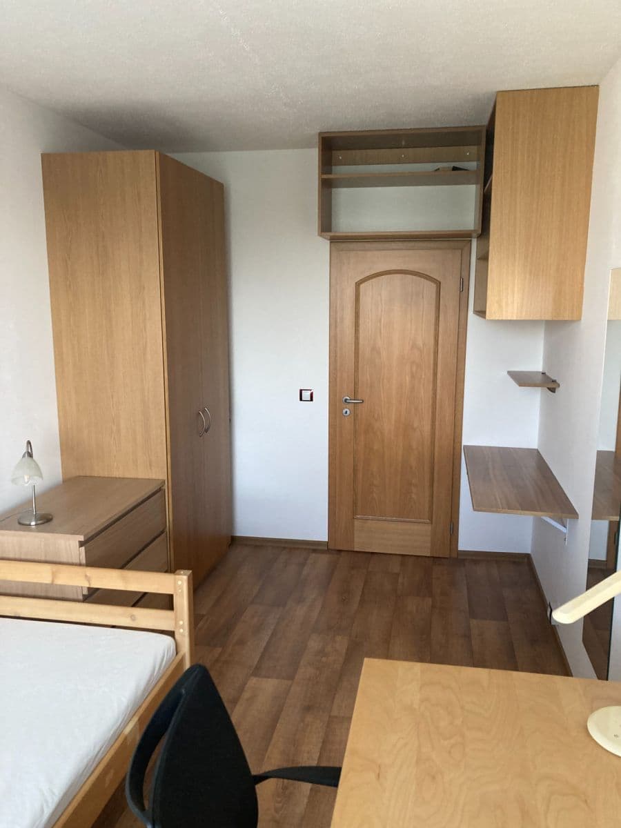 Prenájom bytu 4-izbový 90 m², Pertoldova, Praha, Praha Prenájom bytu 4-izbový 90 m², Pertoldova, Praha, Praha