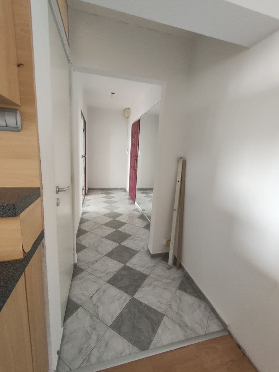 Prenájom bytu 3-izbový 75 m², Krylova, Znojmo, Jihomoravský kraj Prenájom bytu 3-izbový 75 m², Krylova, Znojmo, Jihomoravský kraj