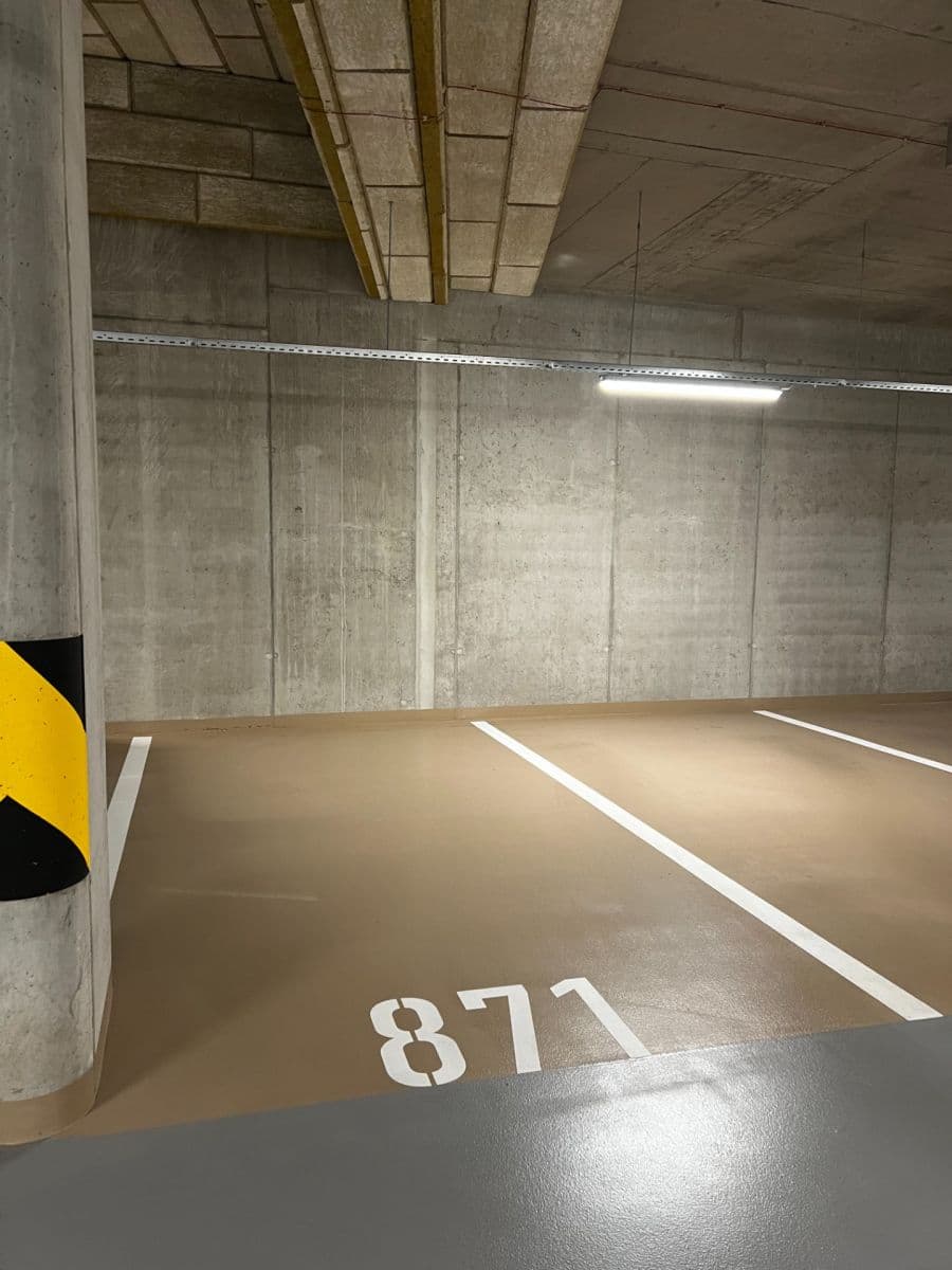 Prenájom garáže 12 m², Mezi Vodami, Praha, Praha Prenájom garáže 12 m², Mezi Vodami, Praha, Praha