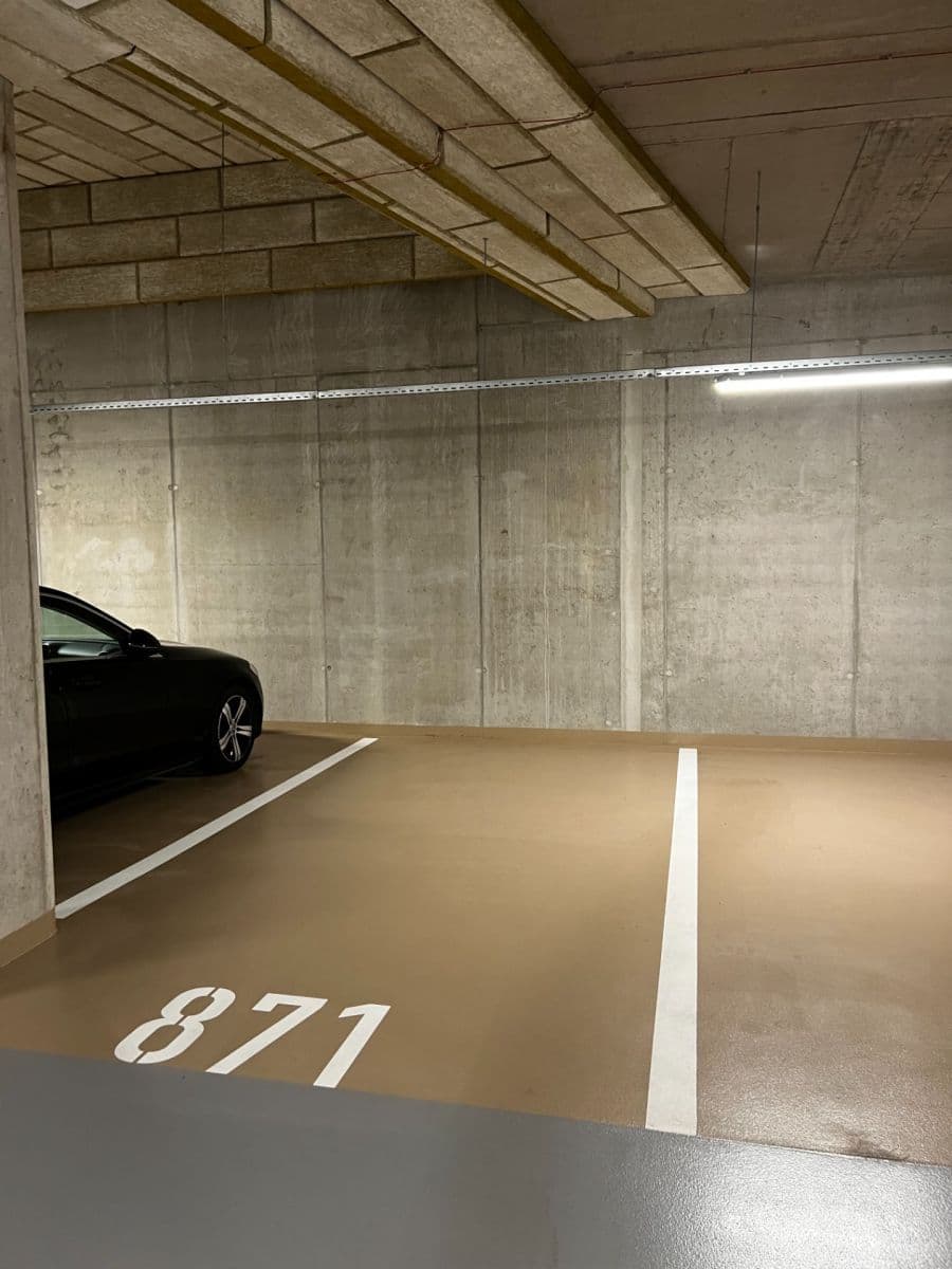 Prenájom garáže 12 m², Mezi Vodami, Praha, Praha Prenájom garáže 12 m², Mezi Vodami, Praha, Praha