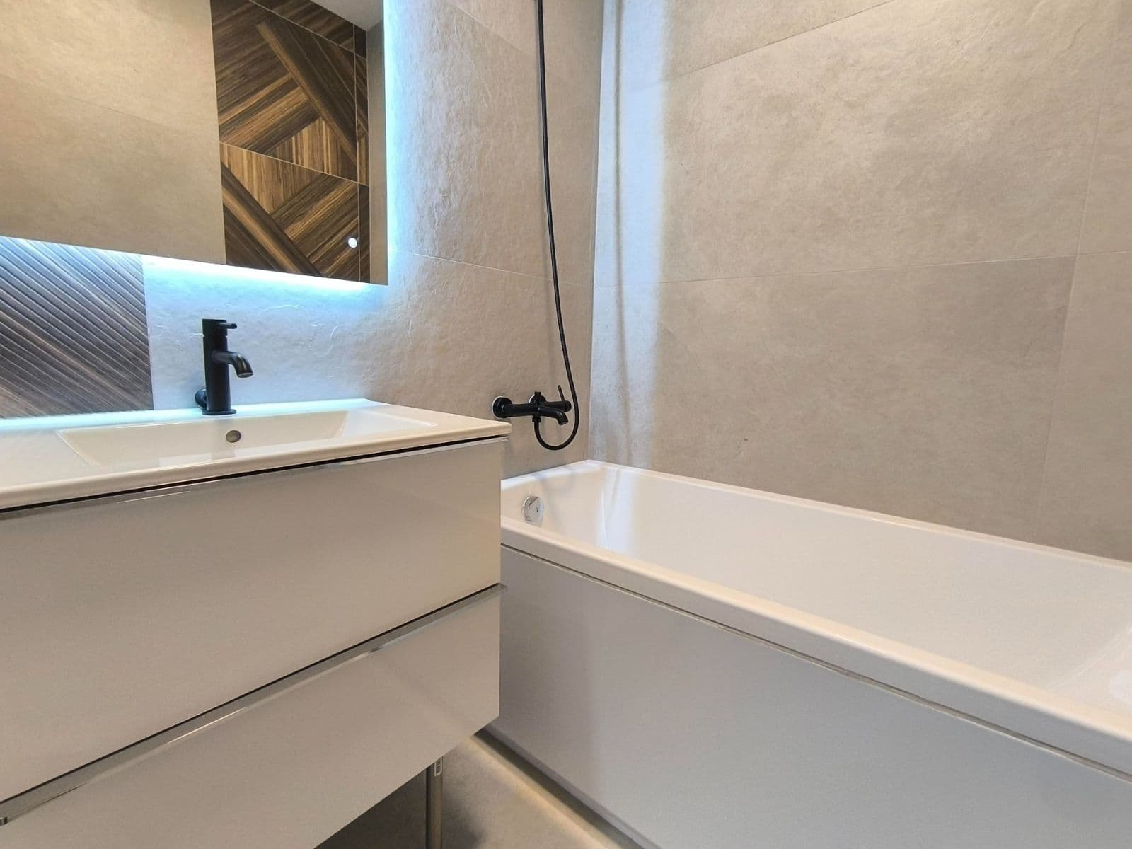 Predaj bytu 3-izbový 67 m², Lohniského, Praha, Praha Predaj bytu 3-izbový 67 m², Lohniského, Praha, Praha