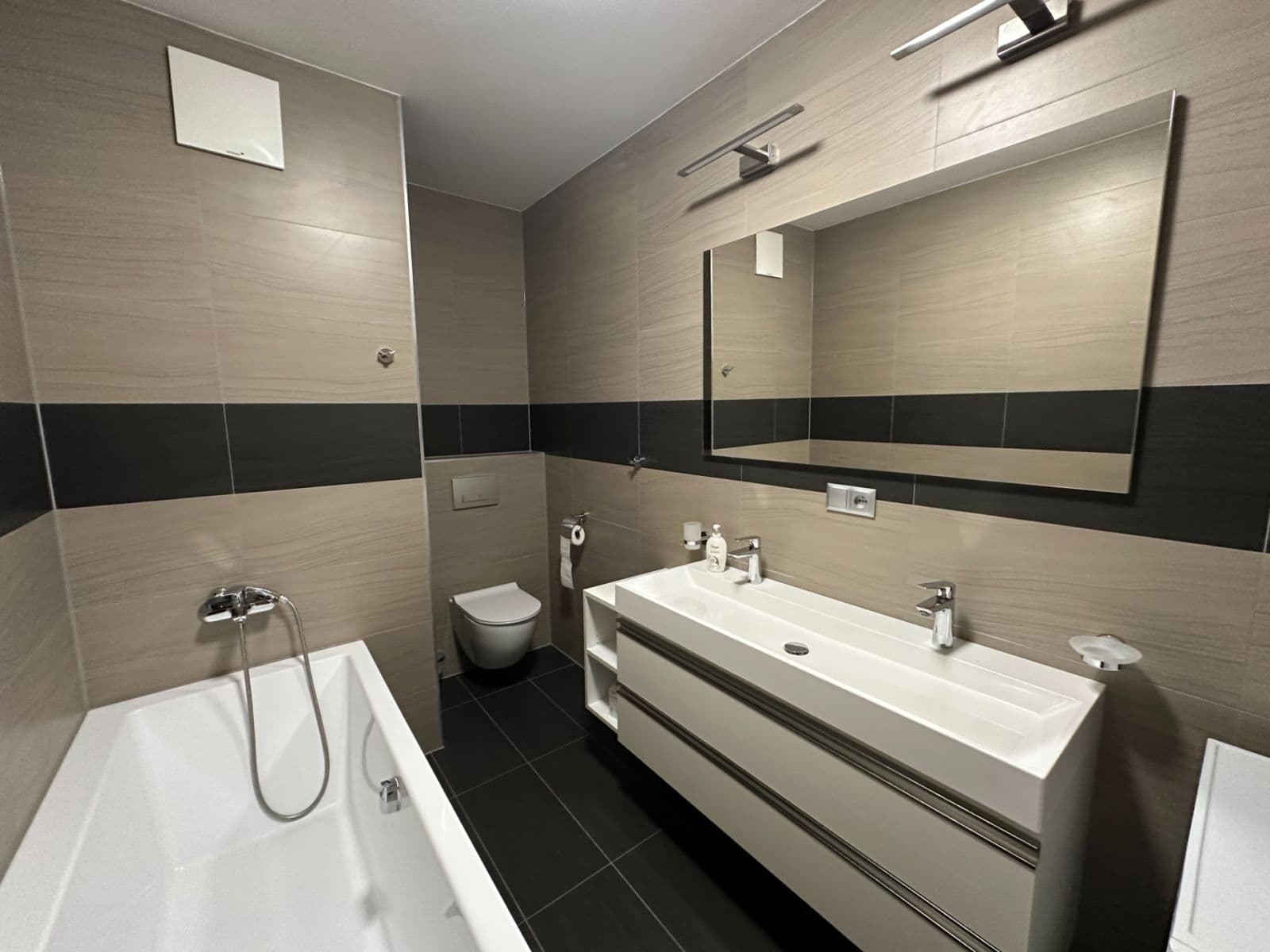 Prenájom bytu 3-izbový 84 m², České Vrbné, České Budějovice, Jihočeský kraj Prenájom bytu 3-izbový 84 m², České Vrbné, České Budějovice, Jihočeský kraj