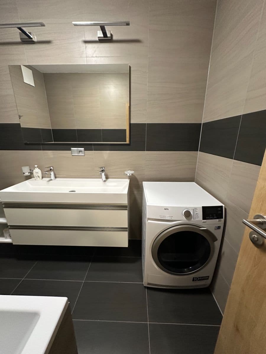 Prenájom bytu 3-izbový 84 m², České Vrbné, České Budějovice, Jihočeský kraj Prenájom bytu 3-izbový 84 m², České Vrbné, České Budějovice, Jihočeský kraj