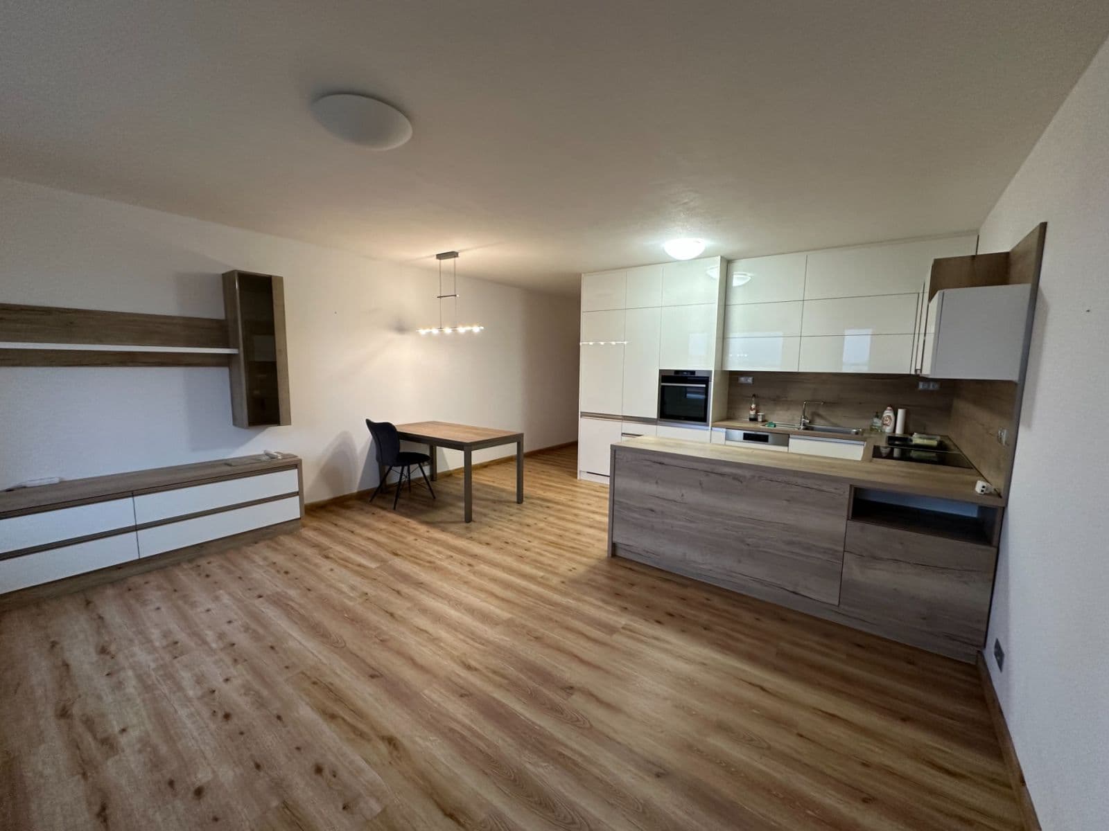 Prenájom bytu 3-izbový 84 m², České Vrbné, České Budějovice, Jihočeský kraj Prenájom bytu 3-izbový 84 m², České Vrbné, České Budějovice, Jihočeský kraj