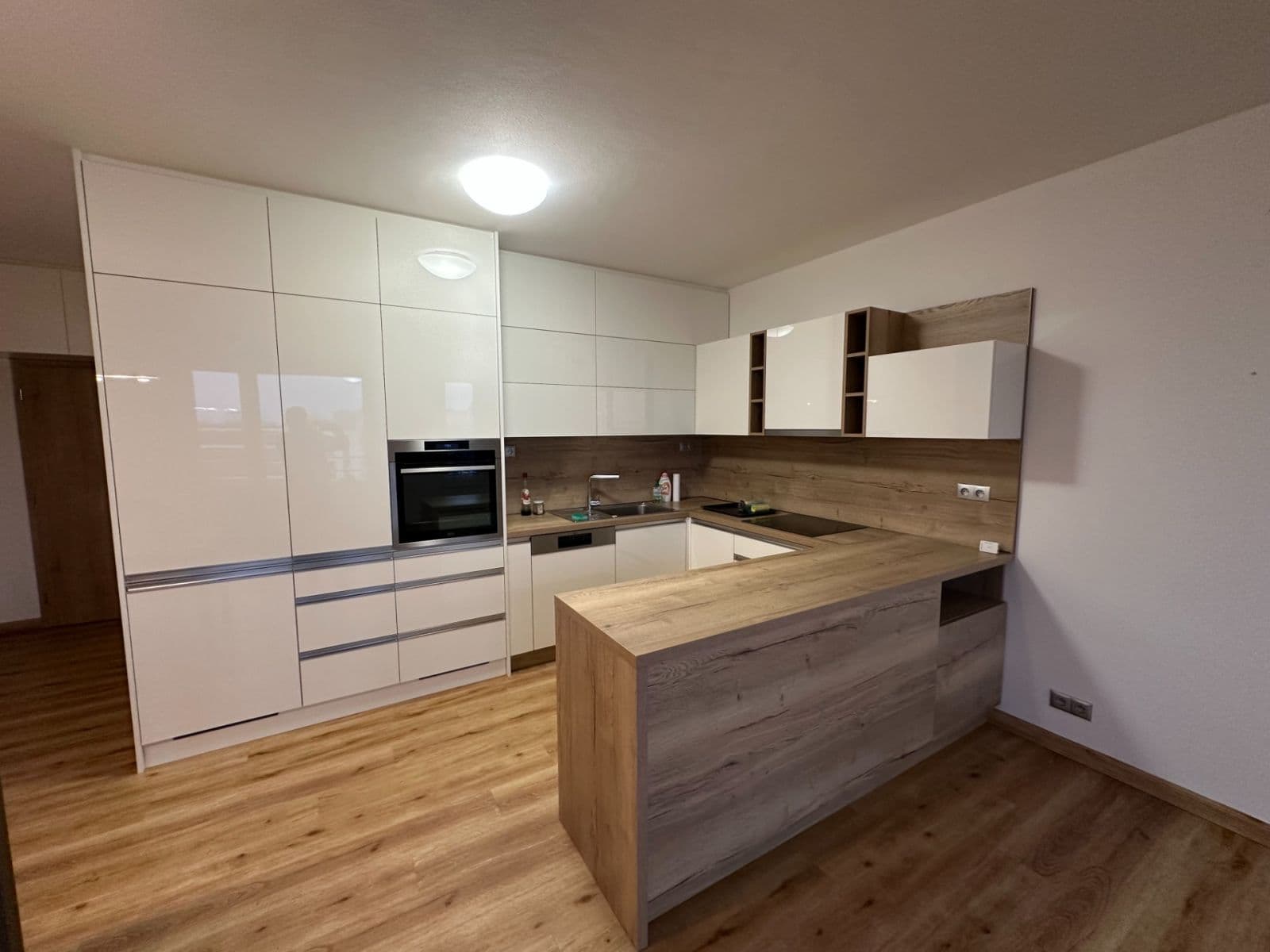 Prenájom bytu 3-izbový 84 m², České Vrbné, České Budějovice, Jihočeský kraj Prenájom bytu 3-izbový 84 m², České Vrbné, České Budějovice, Jihočeský kraj