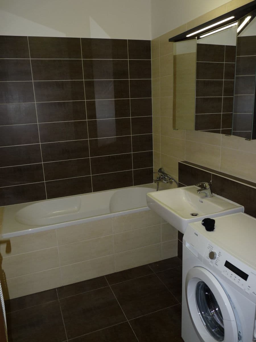 Prenájom bytu 2-izbový 55 m², U Slovanky, Praha, Praha Prenájom bytu 2-izbový 55 m², U Slovanky, Praha, Praha