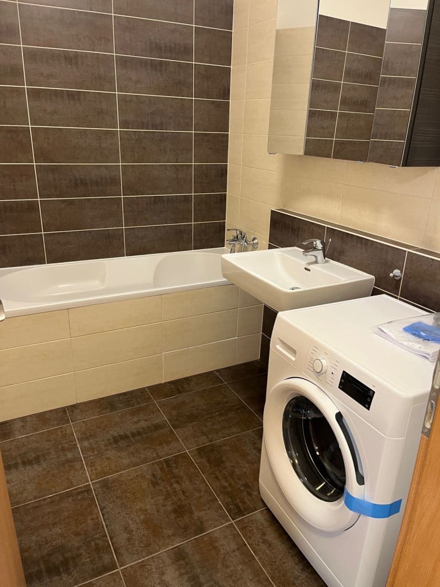 Prenájom bytu 2-izbový 55 m², U Slovanky, Praha, Praha Prenájom bytu 2-izbový 55 m², U Slovanky, Praha, Praha