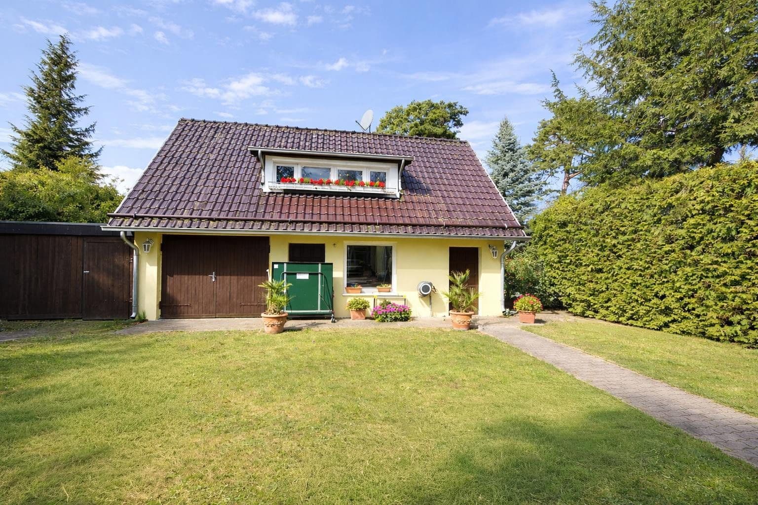 Predaj domu 159 m², pozemek 762 m², Hohen Neuendorf, Brandenbursko Predaj domu 159 m², pozemek 762 m², Hohen Neuendorf, Brandenbursko