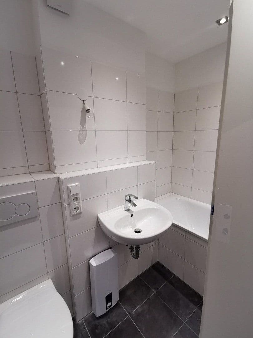 Prenájom bytu 1-izbový 30 m², Düsseldorf, Severné Porýnie - Westfálsko Prenájom bytu 1-izbový 30 m², Düsseldorf, Severné Porýnie - Westfálsko