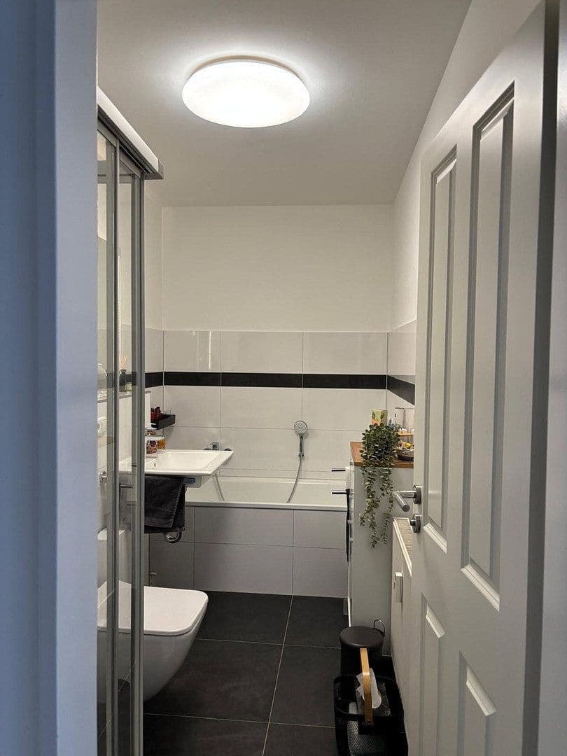 Predaj domu 335 m², pozemek 469 m², Bergische Landstraße 21, Rösrath, Severné Porýnie - Westfálsko Predaj domu 335 m², pozemek 469 m², Bergische Landstraße 21, Rösrath, Severné Porýnie - Westfálsko