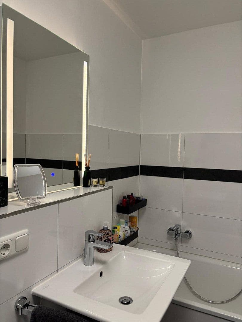 Predaj domu 335 m², pozemek 469 m², Bergische Landstraße 21, Rösrath, Severné Porýnie - Westfálsko Predaj domu 335 m², pozemek 469 m², Bergische Landstraße 21, Rösrath, Severné Porýnie - Westfálsko