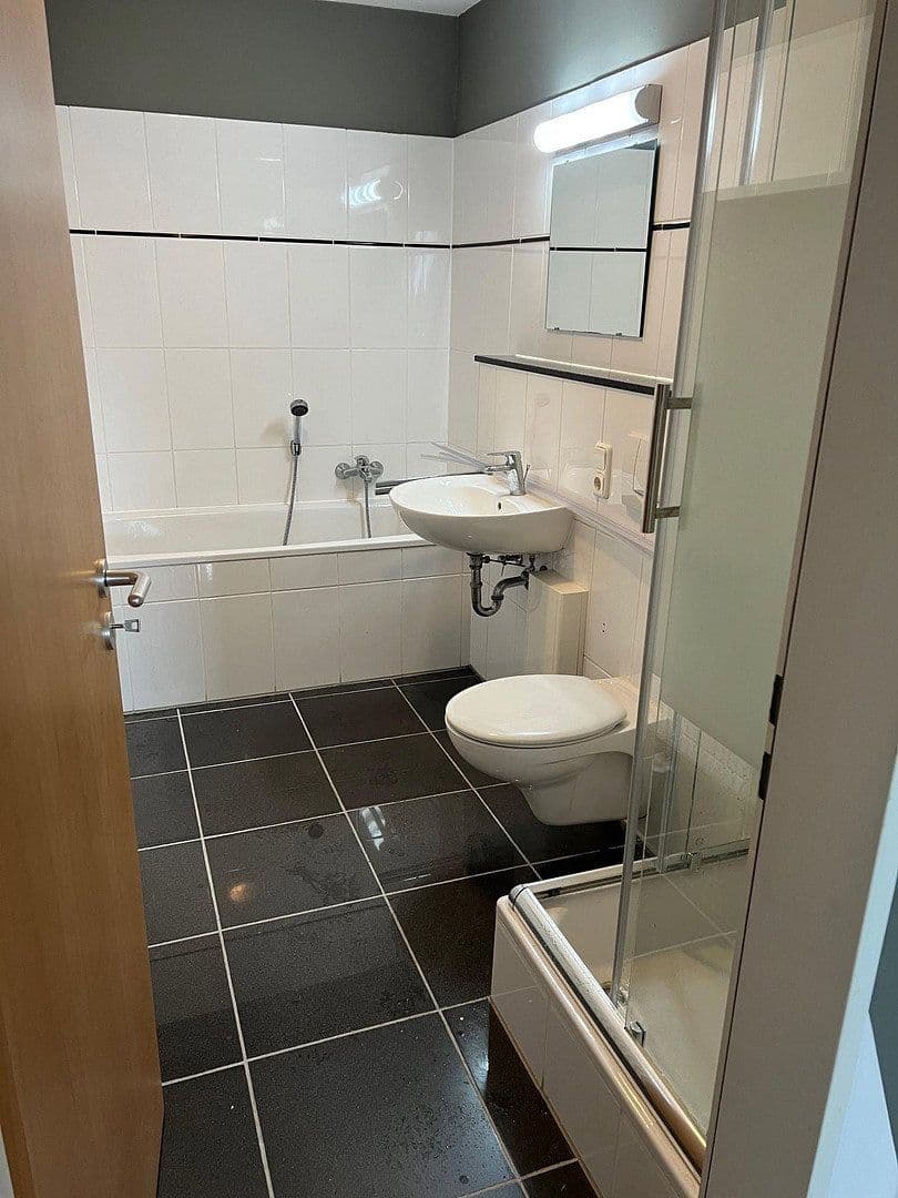 Predaj domu 335 m², pozemek 469 m², Bergische Landstraße 21, Rösrath, Severné Porýnie - Westfálsko Predaj domu 335 m², pozemek 469 m², Bergische Landstraße 21, Rösrath, Severné Porýnie - Westfálsko